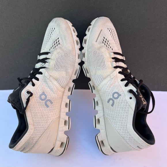 On Running Athletic Shoes in White and Black - Picture 7 of 9